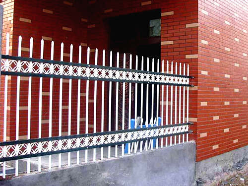 锌钢护栏可用于住宅区的阻隔与防护